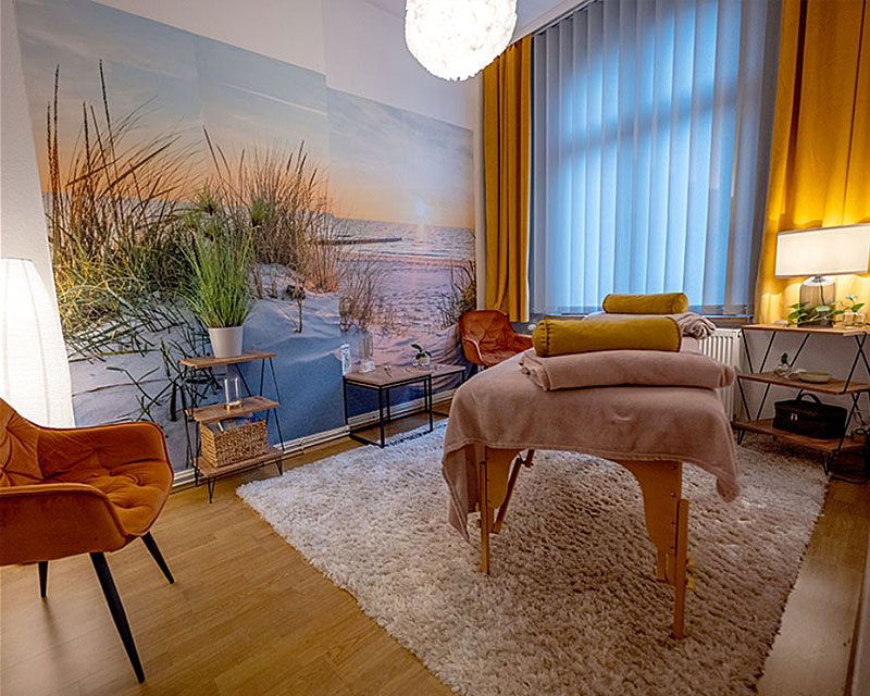 Behandlungsraum mit Ostseemotiv